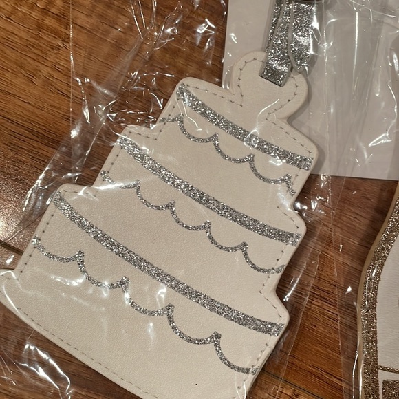 Wedding themed luggage tags - Picture 2 of 7
